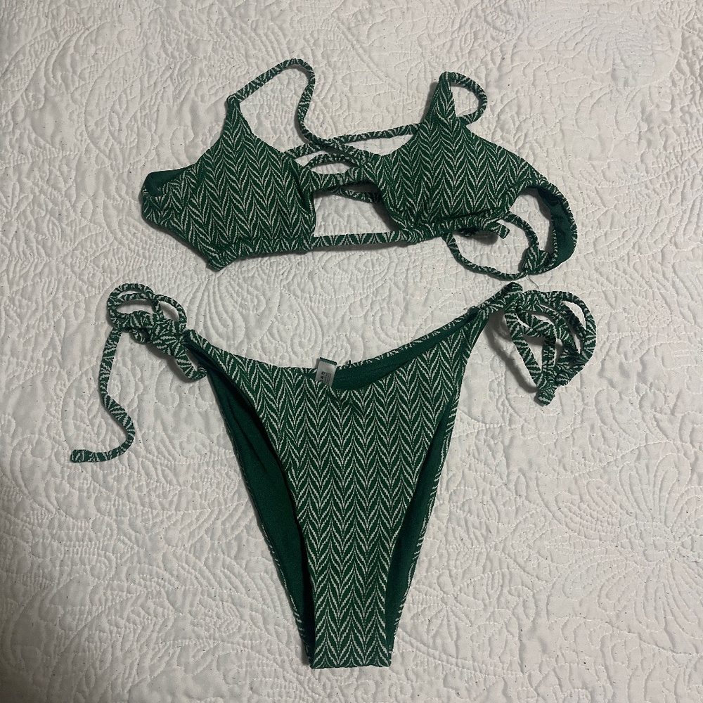 Geometric Textured Green Swimsuit Set - Picture 1 of 5